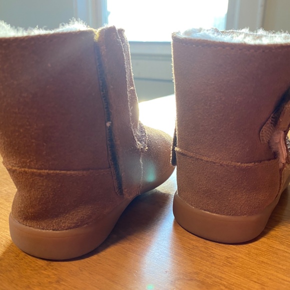 Little Kids Uggs Size Sm/6 - Picture 4 of 11